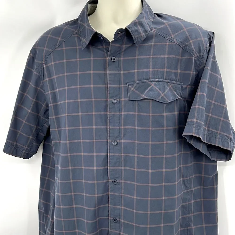 REÍ short sleeve button up leisure shirt extra large